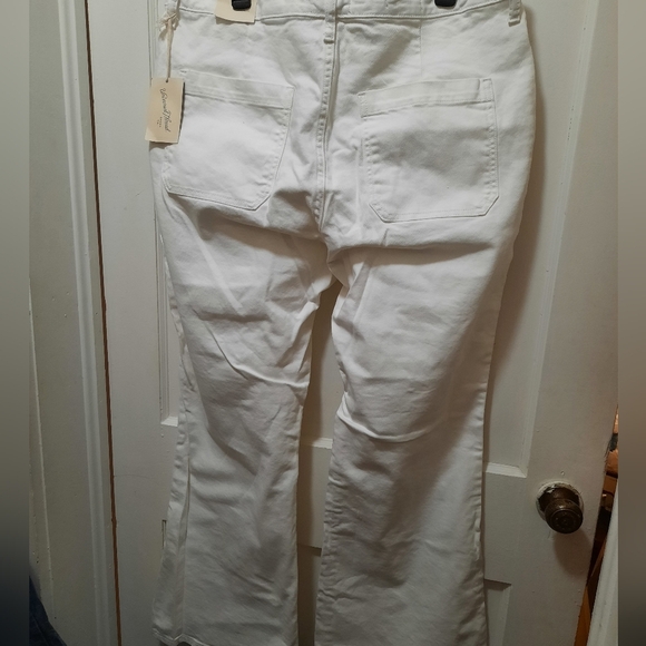 NWT Universal Thread High Rise White Flare Jeans Size 17 - Picture 10 of 10